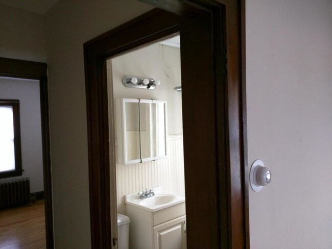 Building Photo - 2020 East Franklin Avenue, Unit 1
