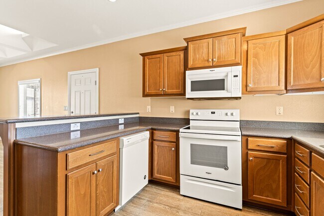 Building Photo - Move-In Ready! A Bright & Open Designer Co...