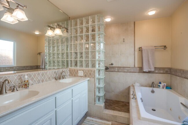Building Photo - Entertainer's Dream in Willow Glen! 4 Bedroom 3 Bath Fully Upgraded Home with Stunning Backyard
