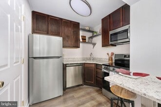 Building Photo - 620 Kenmore Ave