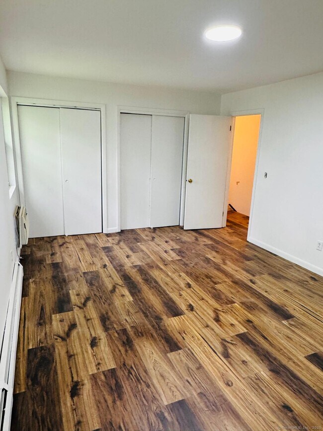 Building Photo - 374 Halley Ave