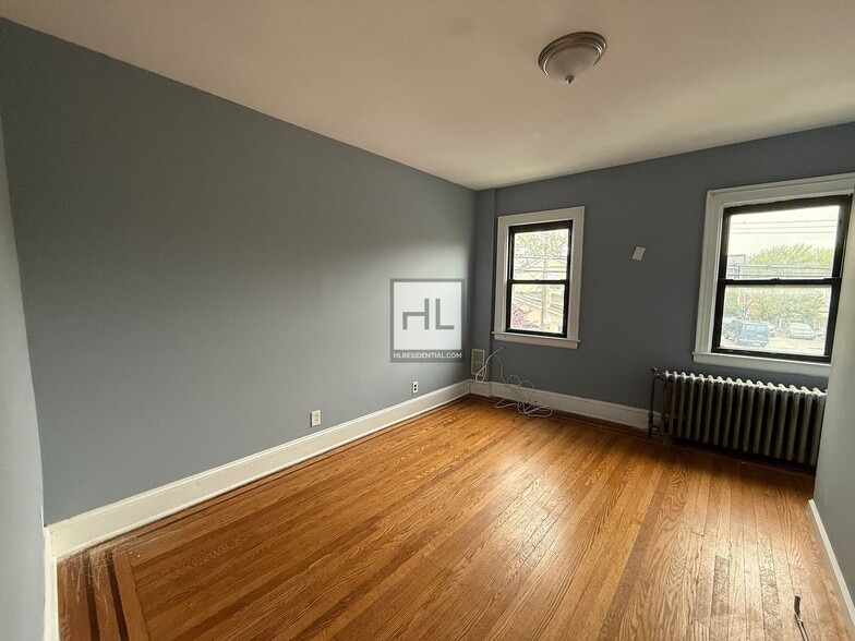 Building Photo - FOREST AVENUE