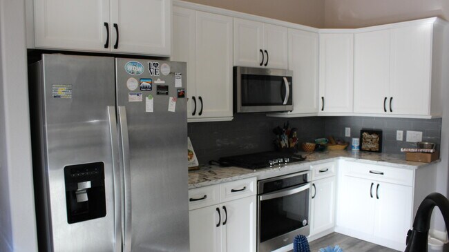 Building Photo - 132 Cambridge Ct