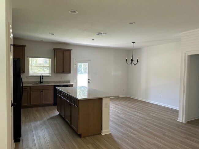 Building Photo - 41360 Rosewood Ln
