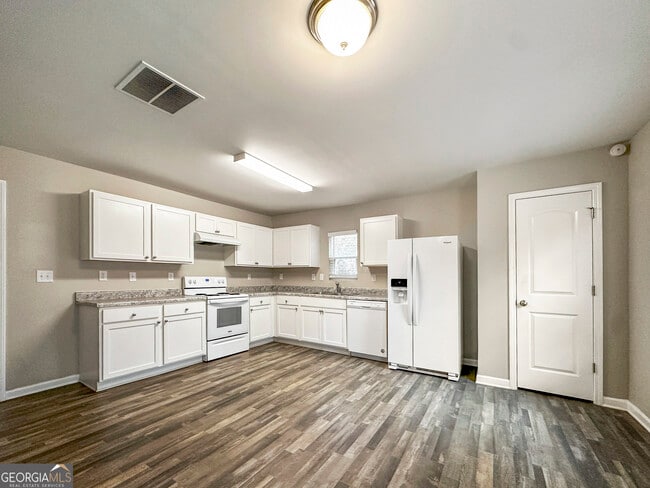 Building Photo - 75 Natures Trail