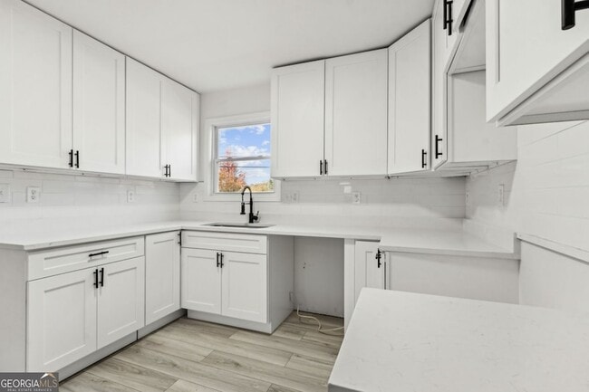 Building Photo - 597 Paper Mill Rd