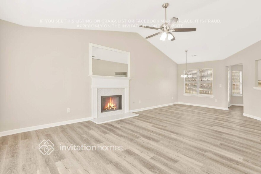 Building Photo - 2712 Lake Park Ridge E