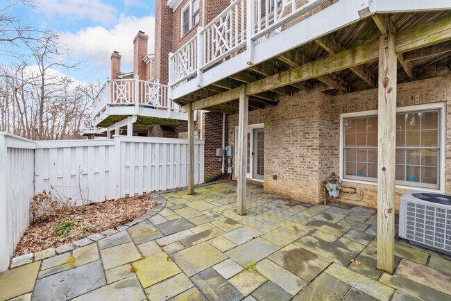 Building Photo - 3 Bedroom 3.5 Bathroom Townhouse// Vienna/...