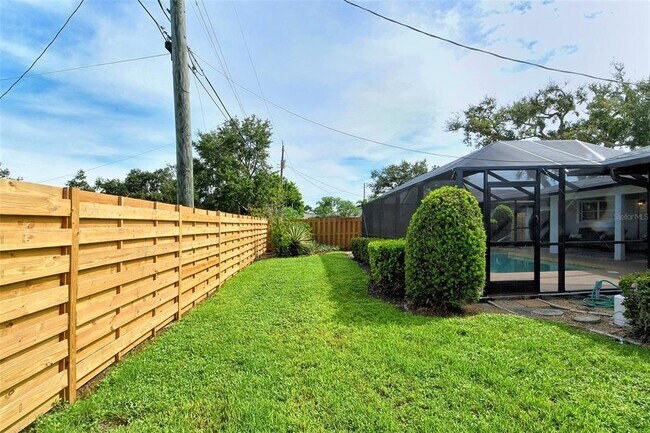 Building Photo - 6722 Roxbury Dr