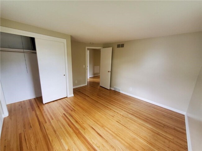 Building Photo - 44 Roby Dr