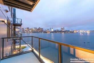 Building Photo - 45 Lewis St