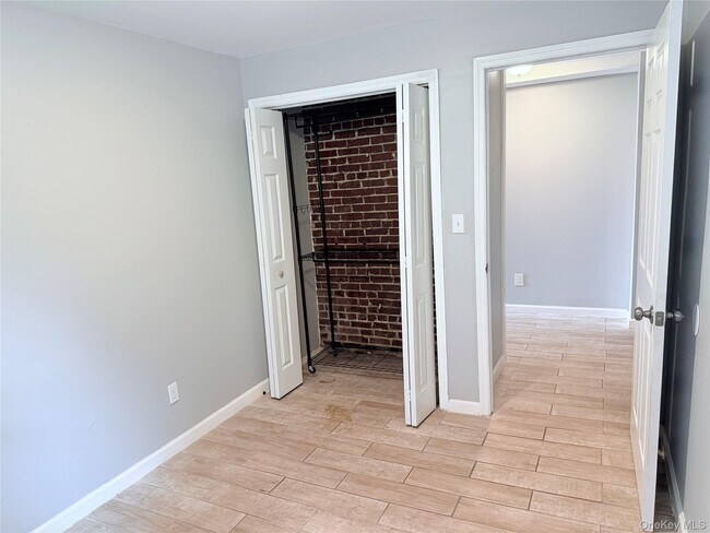 Building Photo - 14 Dubois St