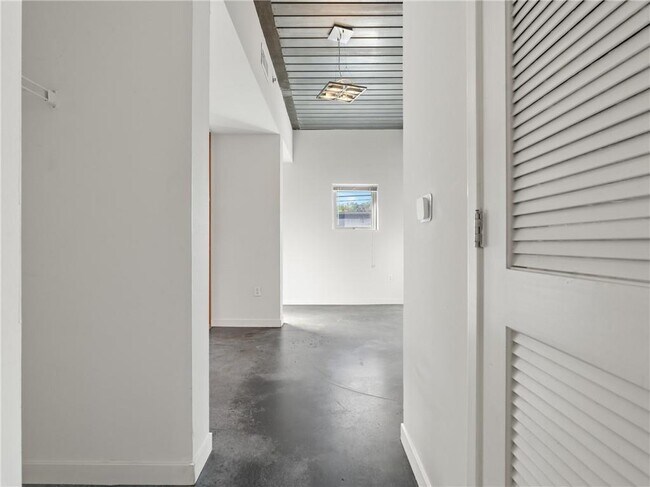 Building Photo - 620 Glen Iris Dr NE