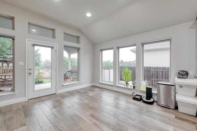 Building Photo - 2424 Orchard Way