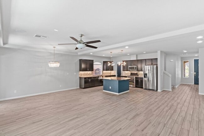 Building Photo - Beautiful 4 Bed 2.5 Bath Home Jones and Wa...