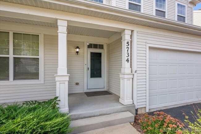 Building Photo - 5734 Oak Ridge Way