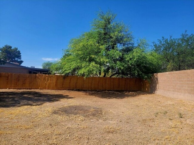 Building Photo - 3702 S Avenida De Las Palmas