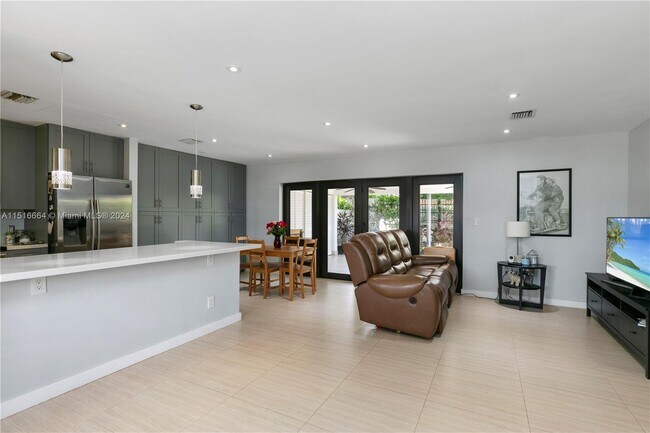 Building Photo - 9981 SW 13th Ter