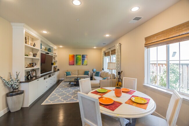 Building Photo - 5539 Southcrest Way