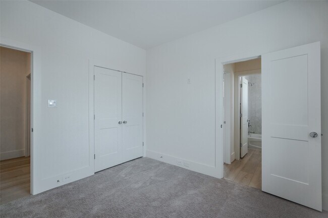 Building Photo - 862 Paul Quinn St