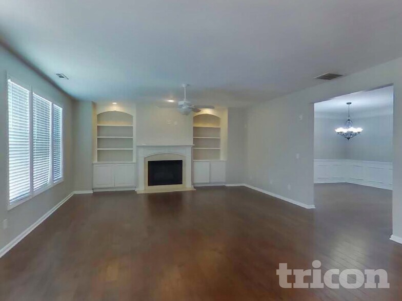 Building Photo - 341 Revolution Dr