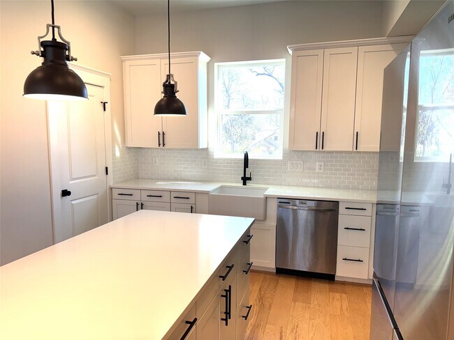 Building Photo - 5338 Donovan Gdns Ln