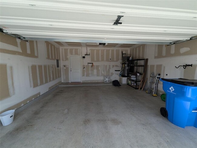 Building Photo - 612 Ayinger Ln