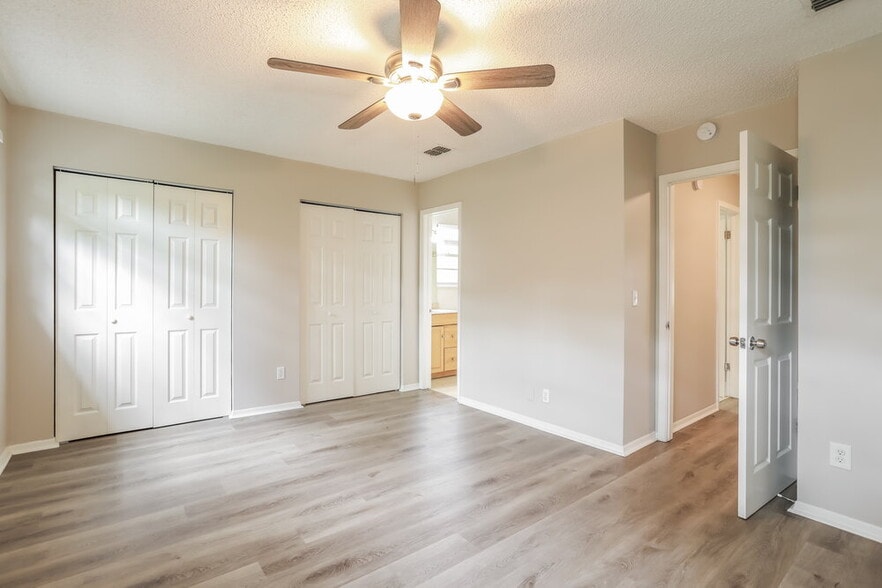 Building Photo - 3342 Laurel Grove N