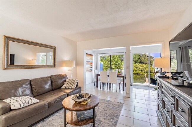 Building Photo - 607 Betmor Ln