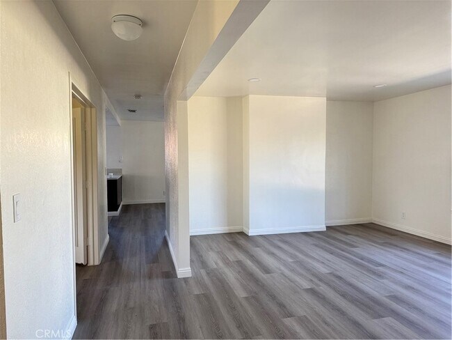 Building Photo - 1285 E Kingsley Ave