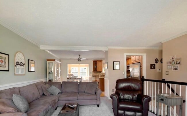 Building Photo - 45 Archwood Ave