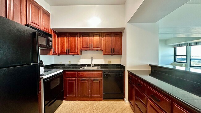 Building Photo - High-Rise Living with Golden Gate + Mt. Ta...