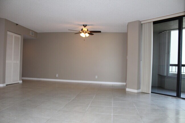 Building Photo - 6372 La Costa Dr