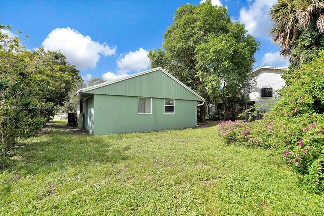 Building Photo - 3541 NW 7th Pl