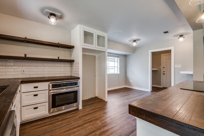 Building Photo - Stylish Home with Big Backyard in Prime Lo...