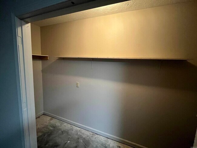 Building Photo - 28 Hillsboro Dr