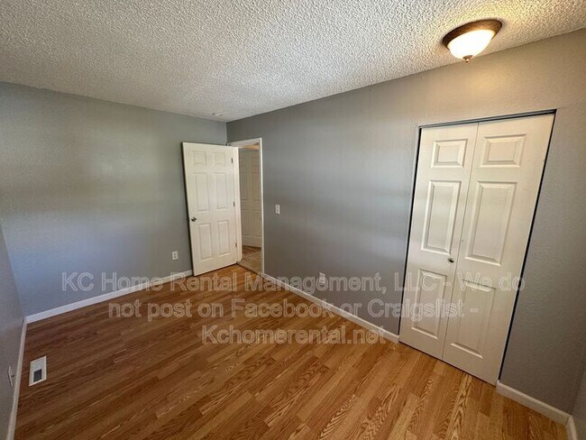 Building Photo - 1201 Golfview Dr