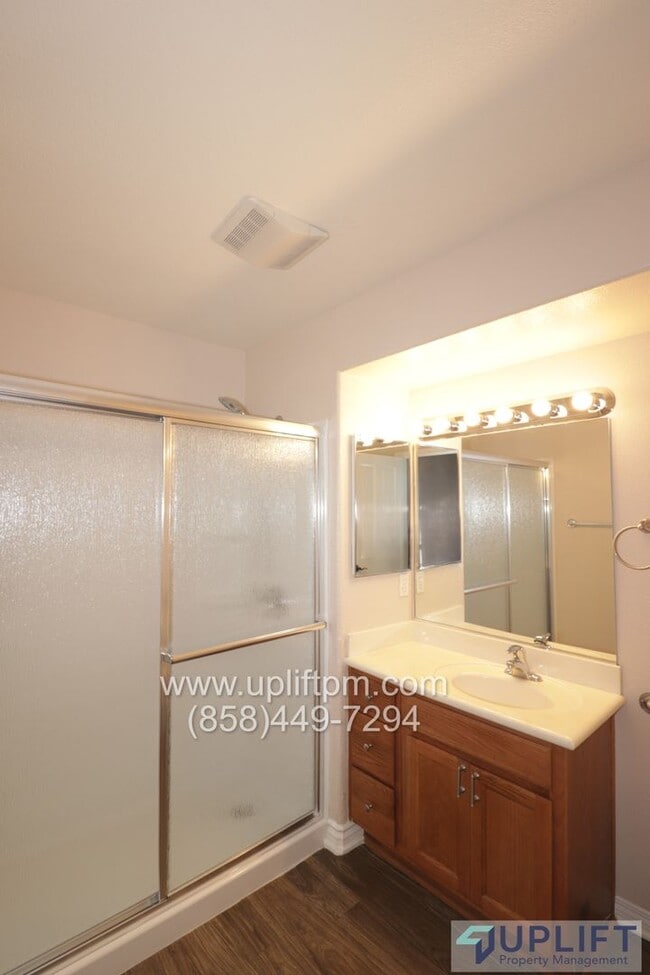 Building Photo - 2 bedroom 2 bath ground floor condo for re...