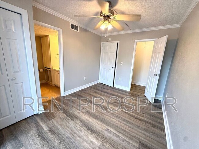 Building Photo - 122 Water Front Way
