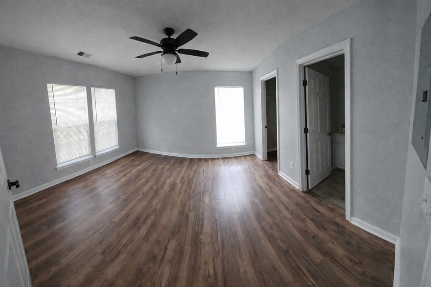 Master bedroom - 100 Kensington Blvd