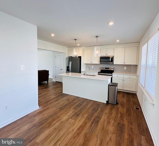 Building Photo - 58 Bolingbroke Wy