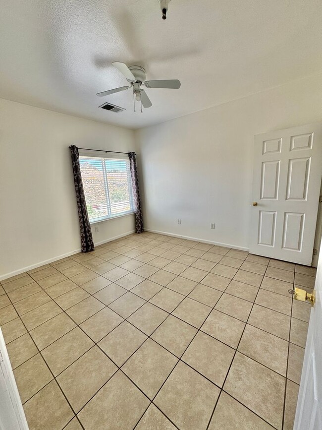 Building Photo - 4 Bedroom Master Suites at The Edge at Reno - Walking Distance to UNR