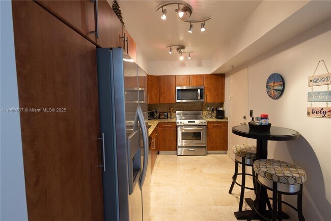 Building Photo - 3901 S Ocean Dr