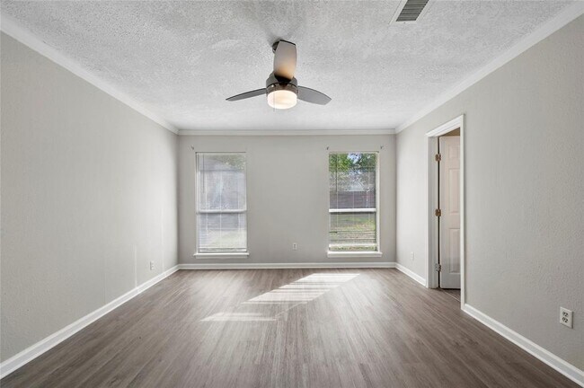 Building Photo - 16911 Summit Oaks Ln
