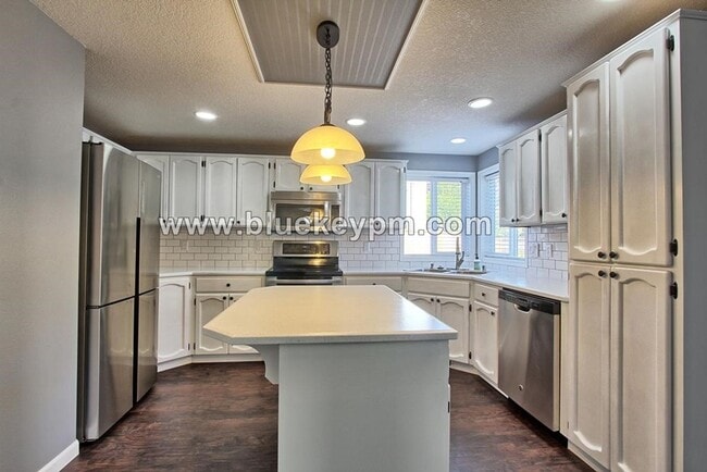 Building Photo - 4 Bed, 2.5 Bath Home in Cul-de-sac in Fisher's Landing East