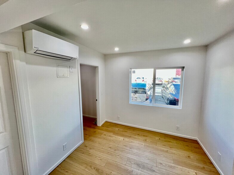 Building Photo - 3118 W 109th St