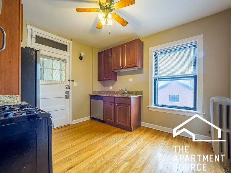 Building Photo - 4856 N Leavitt St