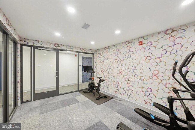 Building Photo - 4240 Chestnut St