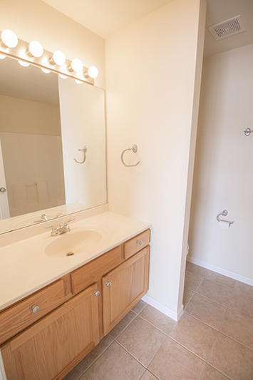 Building Photo - 1930 CENTER St