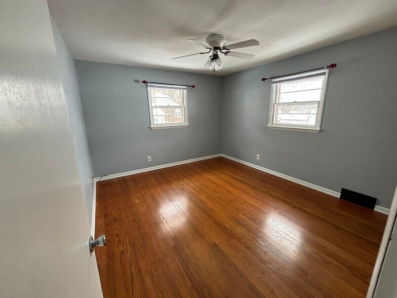 Building Photo - 1812 Northwestern Ave